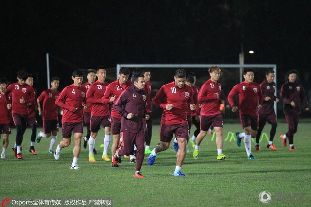 婷婷国产v国产偷v亚洲高清